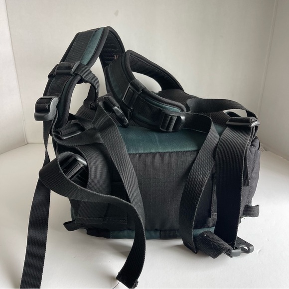 Lowepro Micro Trekker 200 Camera Backpack - Picture 7 of 12